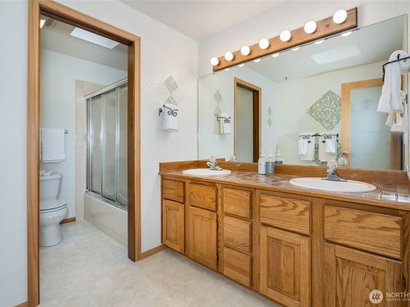 19812 163rd Avenue NE, Woodinville WA 98072