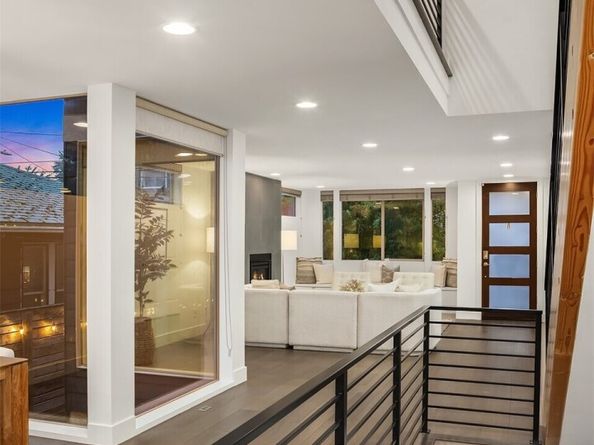 717 N 79th Street, Seattle WA 98103