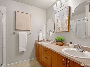 18258 NE 96th Way 103, Redmond WA 98052