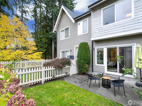 18258 NE 96th Way 103, Redmond WA 98052