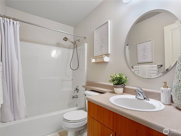 18258 NE 96th Way 103, Redmond WA 98052