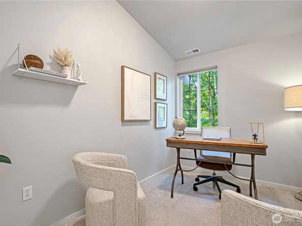 18258 NE 96th Way 103, Redmond WA 98052