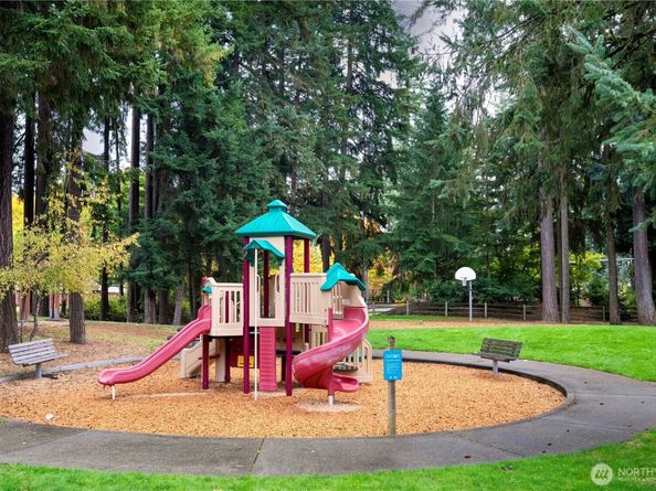 18258 NE 96th Way 103, Redmond WA 98052