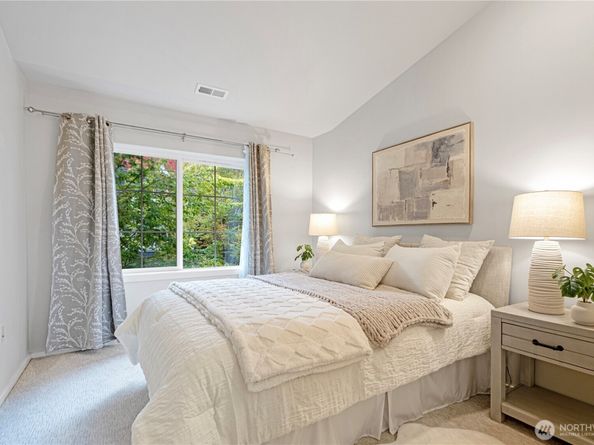 18258 NE 96th Way 103, Redmond WA 98052