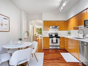 18258 NE 96th Way 103, Redmond WA 98052