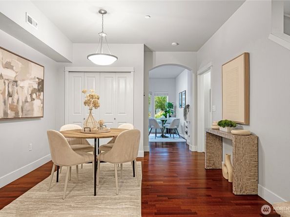 18258 NE 96th Way 103, Redmond WA 98052