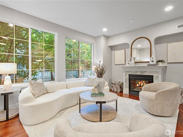 18258 NE 96th Way 103, Redmond WA 98052