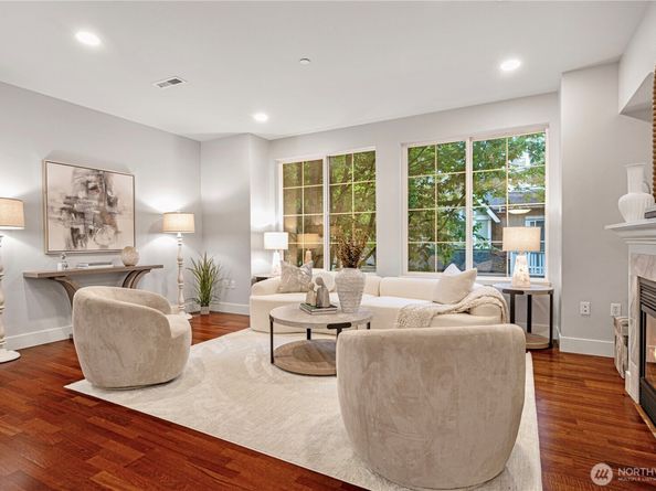 18258 NE 96th Way 103, Redmond WA 98052