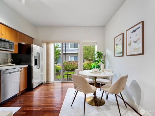 18258 NE 96th Way 103, Redmond WA 98052