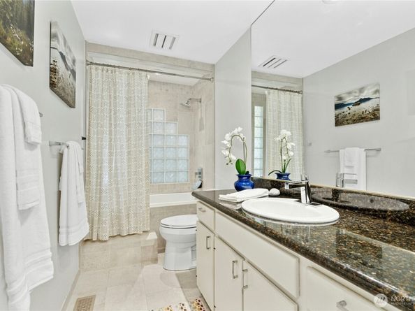 21010 NE 33rd Place, Sammamish WA 98074
