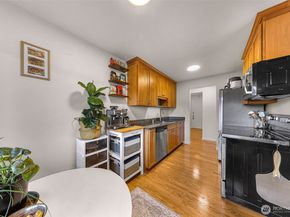 911 N 73rd Street 401, Seattle WA 98103