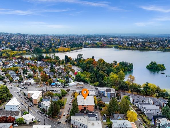 911 N 73rd Street 401, Seattle WA 98103