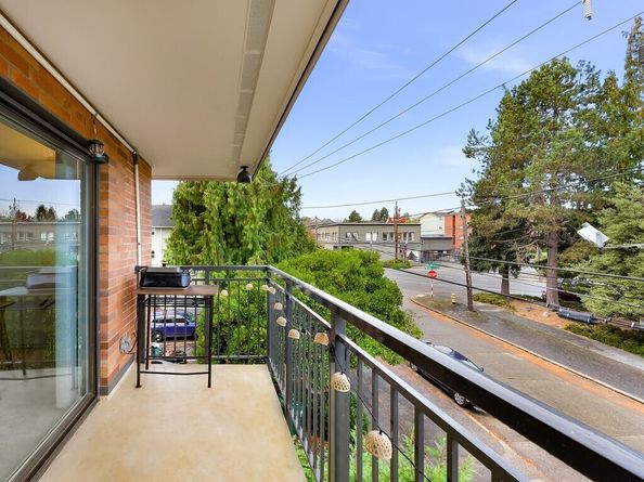911 N 73rd Street 401, Seattle WA 98103