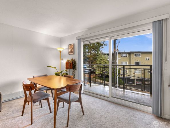 911 N 73rd Street 401, Seattle WA 98103
