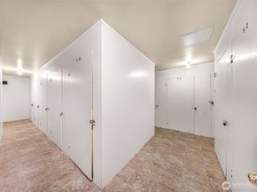 911 N 73rd Street 401, Seattle WA 98103