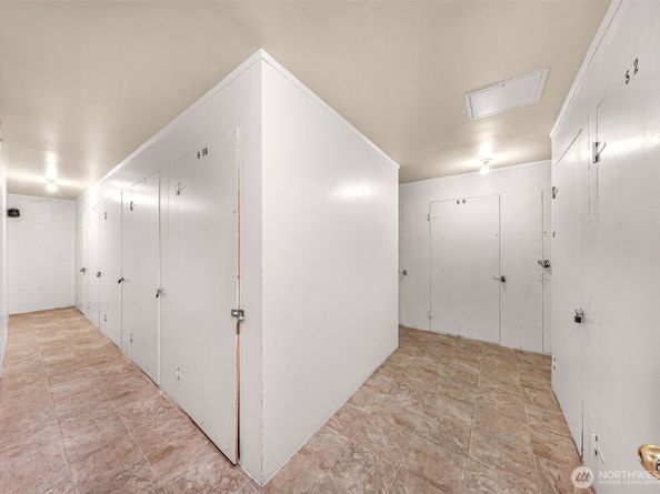 911 N 73rd Street 401, Seattle WA 98103