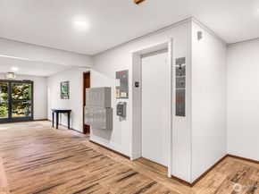 911 N 73rd Street 401, Seattle WA 98103