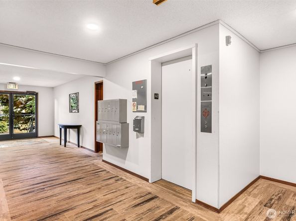 911 N 73rd Street 401, Seattle WA 98103