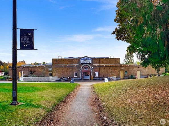 911 N 73rd Street 401, Seattle WA 98103