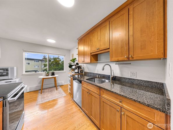 911 N 73rd Street 401, Seattle WA 98103