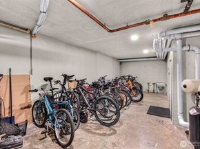 911 N 73rd Street 401, Seattle WA 98103