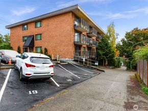 911 N 73rd Street 401, Seattle WA 98103
