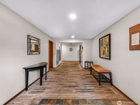 911 N 73rd Street 401, Seattle WA 98103