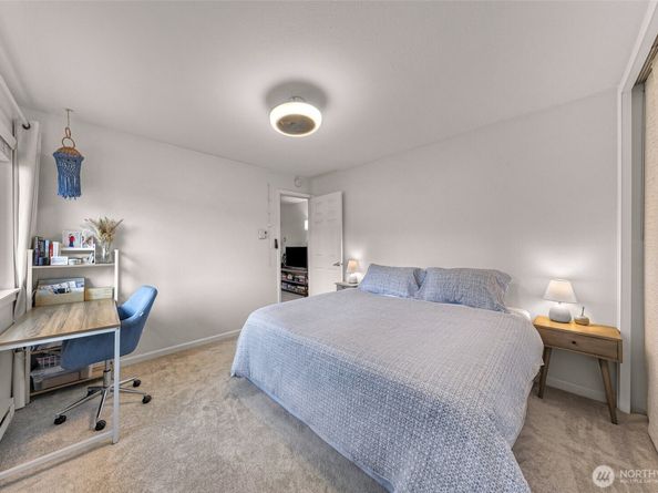 911 N 73rd Street 401, Seattle WA 98103