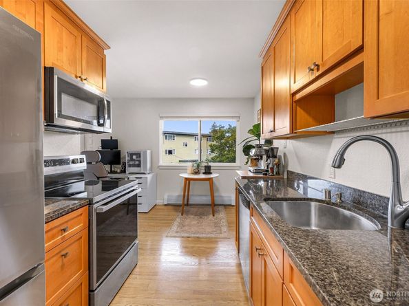 911 N 73rd Street 401, Seattle WA 98103