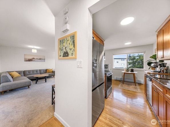 911 N 73rd Street 401, Seattle WA 98103