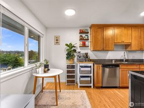 911 N 73rd Street 401, Seattle WA 98103