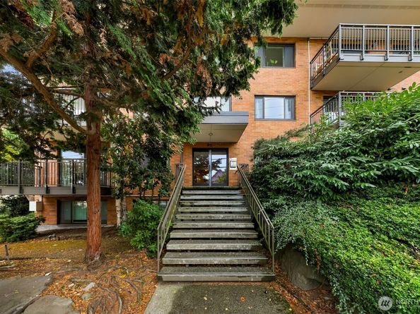 911 N 73rd Street 401, Seattle WA 98103
