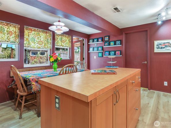 16720 North Park Avenue N, Shoreline WA 98133