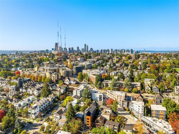 113 24th Avenue E B, Seattle WA 98112