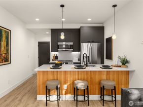 113 24th Avenue E B, Seattle WA 98112