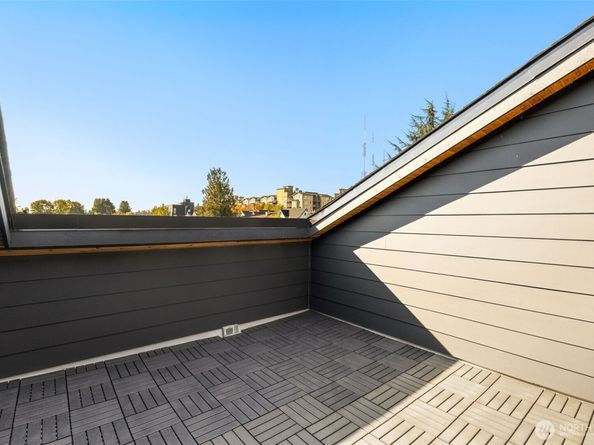 113 24th Avenue E B, Seattle WA 98112