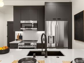 113 24th Avenue E B, Seattle WA 98112