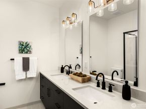 113 24th Avenue E B, Seattle WA 98112