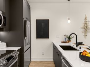 113 24th Avenue E B, Seattle WA 98112