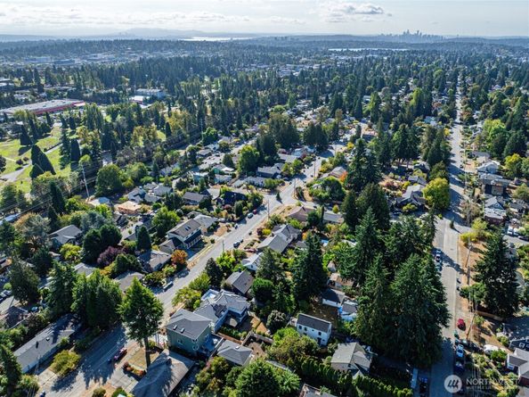 12037 Fremont Avenue N 1, Seattle WA 98133