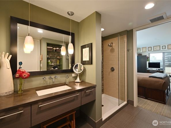 820 Blanchard Street 1301, Seattle WA 98121