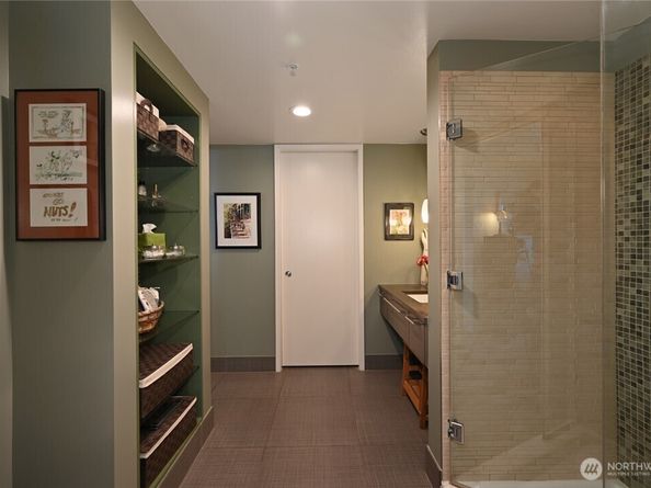 820 Blanchard Street 1301, Seattle WA 98121