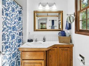 18901 61 Avenue NE, Kenmore WA 98028