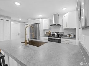 15330 Sunwood Boulevard E203, Tukwila WA 98188