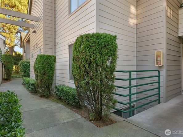 15330 Sunwood Boulevard E203, Tukwila WA 98188