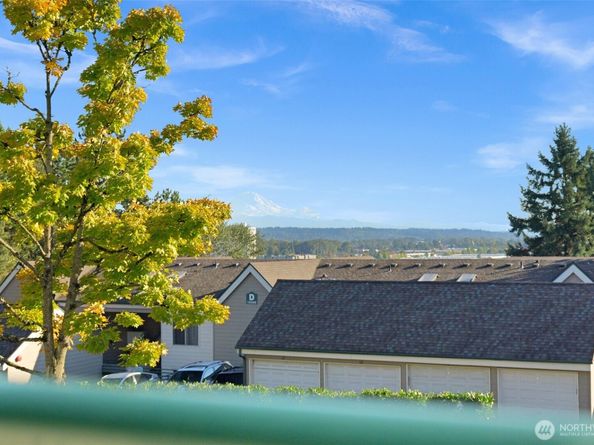 15330 Sunwood Boulevard E203, Tukwila WA 98188