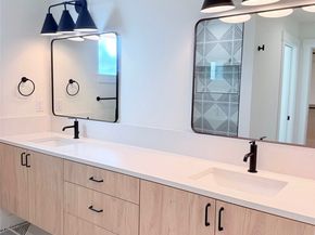 7341 21st Avenue NE B, Seattle WA 98115