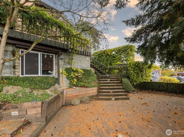 3034 30th Avenue W, Seattle WA 98199