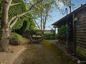 3034 30th Avenue W, Seattle WA 98199