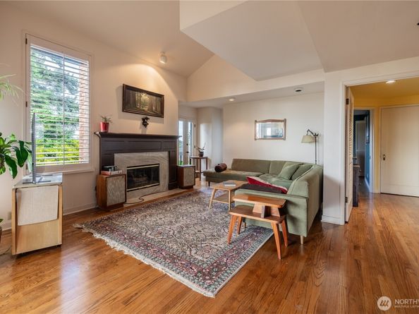 3034 30th Avenue W, Seattle WA 98199